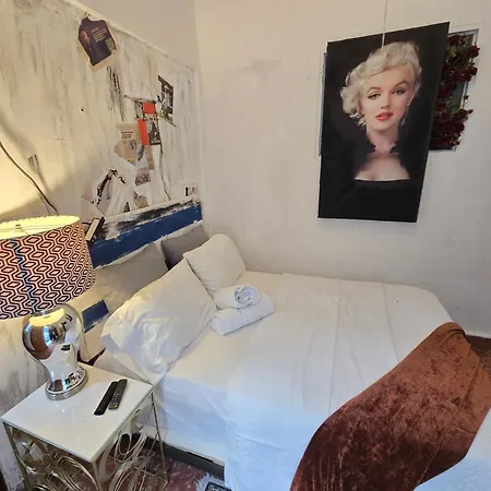 Fabulous Rooftop 2 Colonial Room For 4 With Breakfast